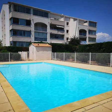 Avec Piscine Et Garage Proche Et Commerces Апартаменты *