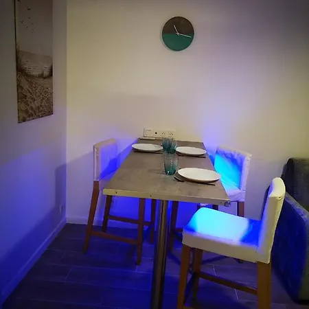 Appartamento Avec Piscine Et Garage Proche Et Commerces