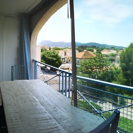 Avec Piscine Et Garage Proche Et Commerces Апартаменты *