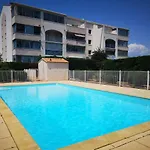 Avec Piscine Et Garage Proche Et Commerces Appartement *