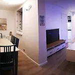 Appartement Avec Piscine Et Garage Proche Et Commerces *