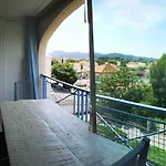 Avec Piscine Et Garage Proche Et Commerces Appartement *