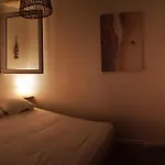 Appartement Avec Piscine Et Garage Proche Et Commerces