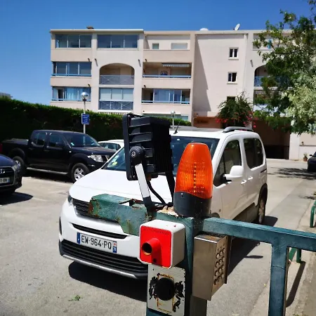 Avec Piscine Et Garage Proche Et Commerces